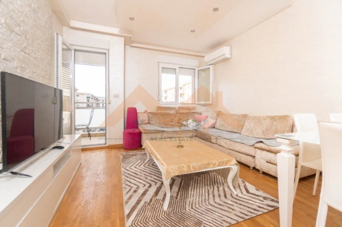 Izdavanje, dvosoban stan, 63m², City Kvart, Podgorica