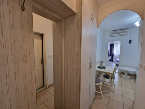 Rent, one bedroom apartment, 30m², Budva, Crna Gora - image 12