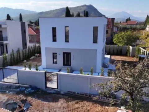 Izdavanje, kuća, 225m², Gornja Gorica, Podgorica - image 8