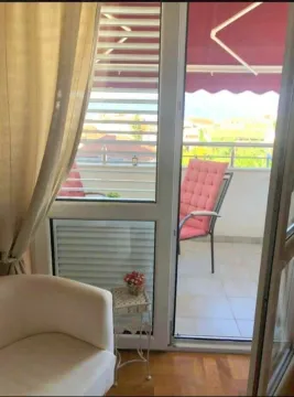 Pogled sa terase kroz balkonska vrata. - image 4