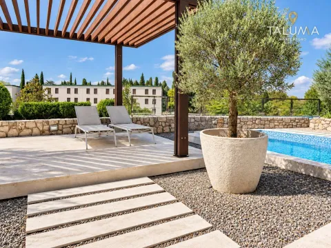 Terrace with pergola, sun loungers and swimming pool. - image 2