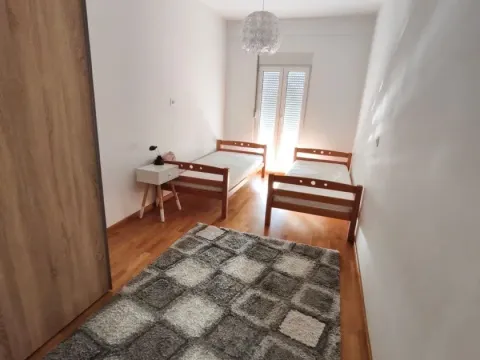 Izdavanje, dvosoban stan, 74m², Stari Aerodrom, Podgorica - image 4