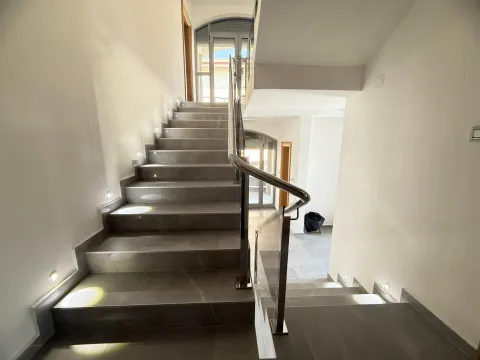 Sale, house, 320m², Podgorica, Crna Gora - image 17