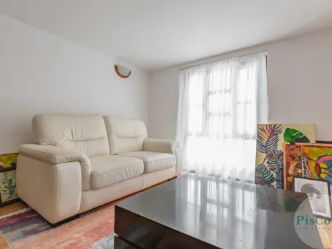 Izdavanje, četvorosoban stan, 300m², Gorica C, Podgorica - image 11