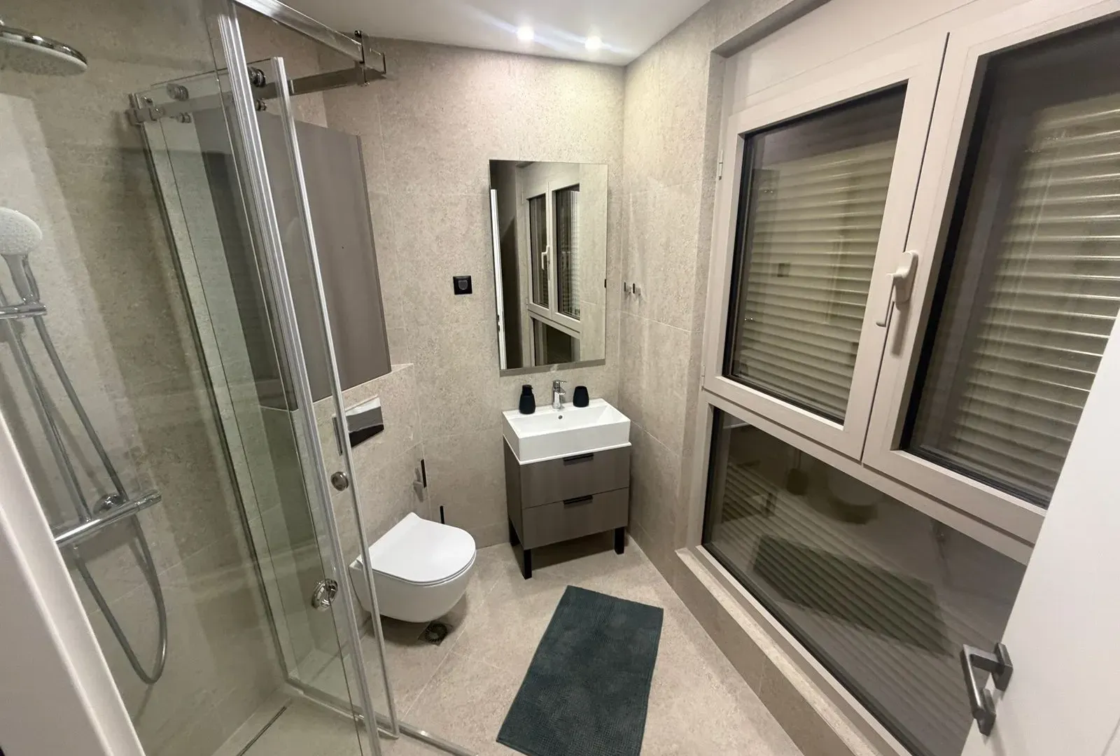 Izdavanje, dvosoban stan, 72m², Tripovići, Tivat