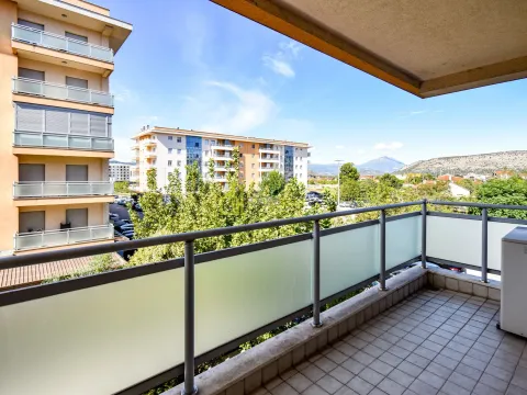 Izdavanje, trosoban stan, 120m², City Kvart, Podgorica - image 6