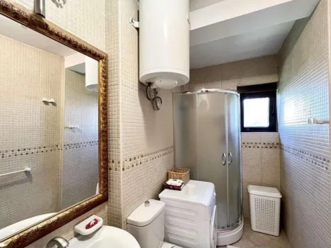Prodaja, kuća, 200m², Gorica C, Podgorica - image 19