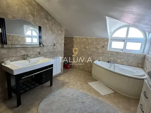 Rent, house, 200m², Donja Gorica, Podgorica - image 14