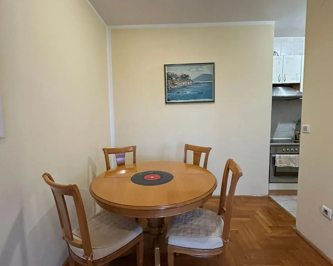 Izdavanje, dvosoban stan, 103m², Stari Aerodrom, Podgorica