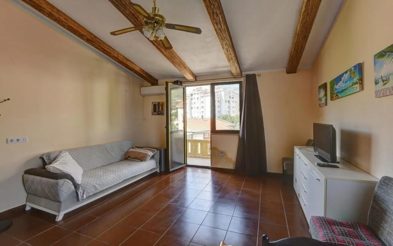 Izdavanje, dvosoban stan, 65m², Sutomore, Bar