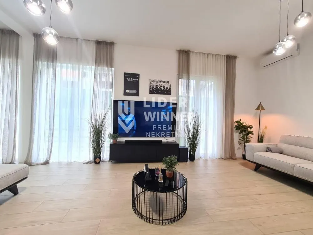 Prodaja, četvorosoban stan, 220m², Savski Venac, Beograd