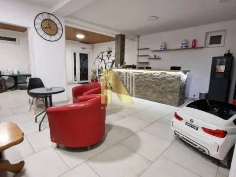 Izdavanje, poslovni prostor, 300m², Novi Sad, Srbija - image 9