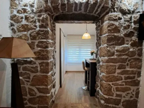 Izdavanje, garsonjera, 30m², Centar, Podgorica - image 9