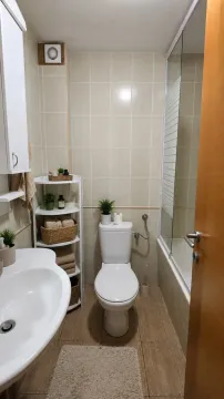 Kompaktno kupatilo sa umivaonikom, WC šoljom i kadom. - image 14