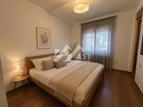 Izdavanje, trosoban stan, 102m², Centar, Novi Sad - image 6