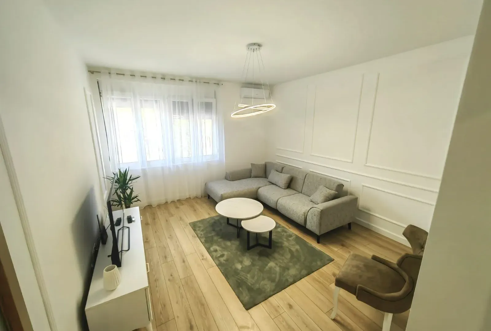 Izdavanje, dvosoban stan, 80m², Podgorica, Crna Gora