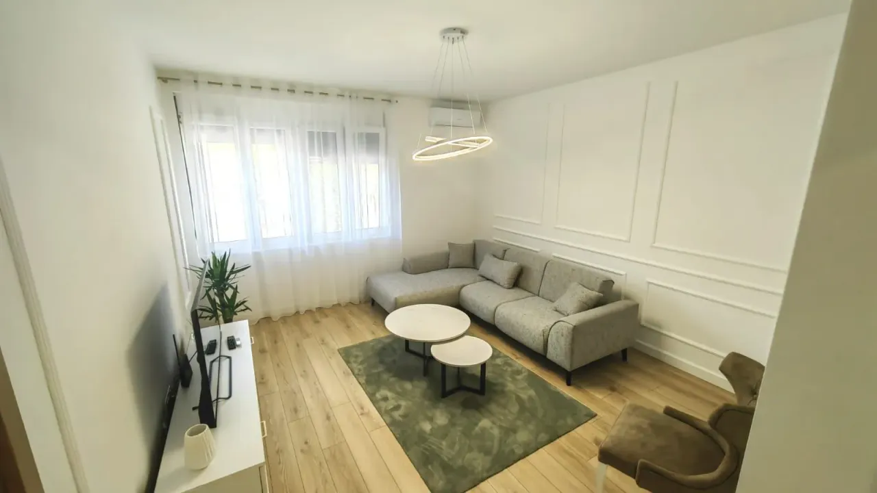 Izdavanje, dvosoban stan, 80m², Podgorica, Crna Gora