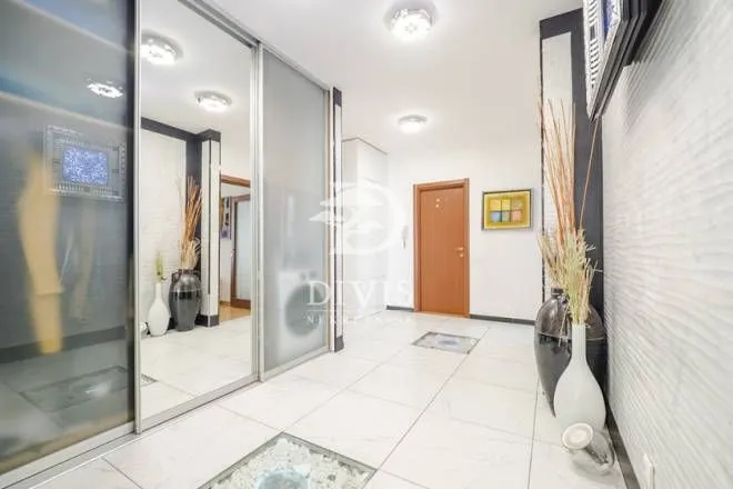 Izdavanje, četvorosoban stan, 139m², Novi Beograd Blok 19, Novi Beograd Sve Podlokacije