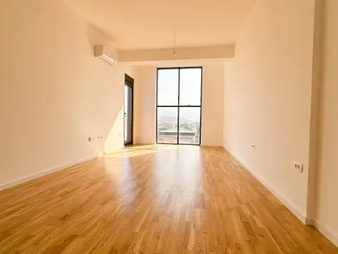 Izdavanje, dvosoban stan, 64m², Stari Aerodrom, Podgorica - image 5