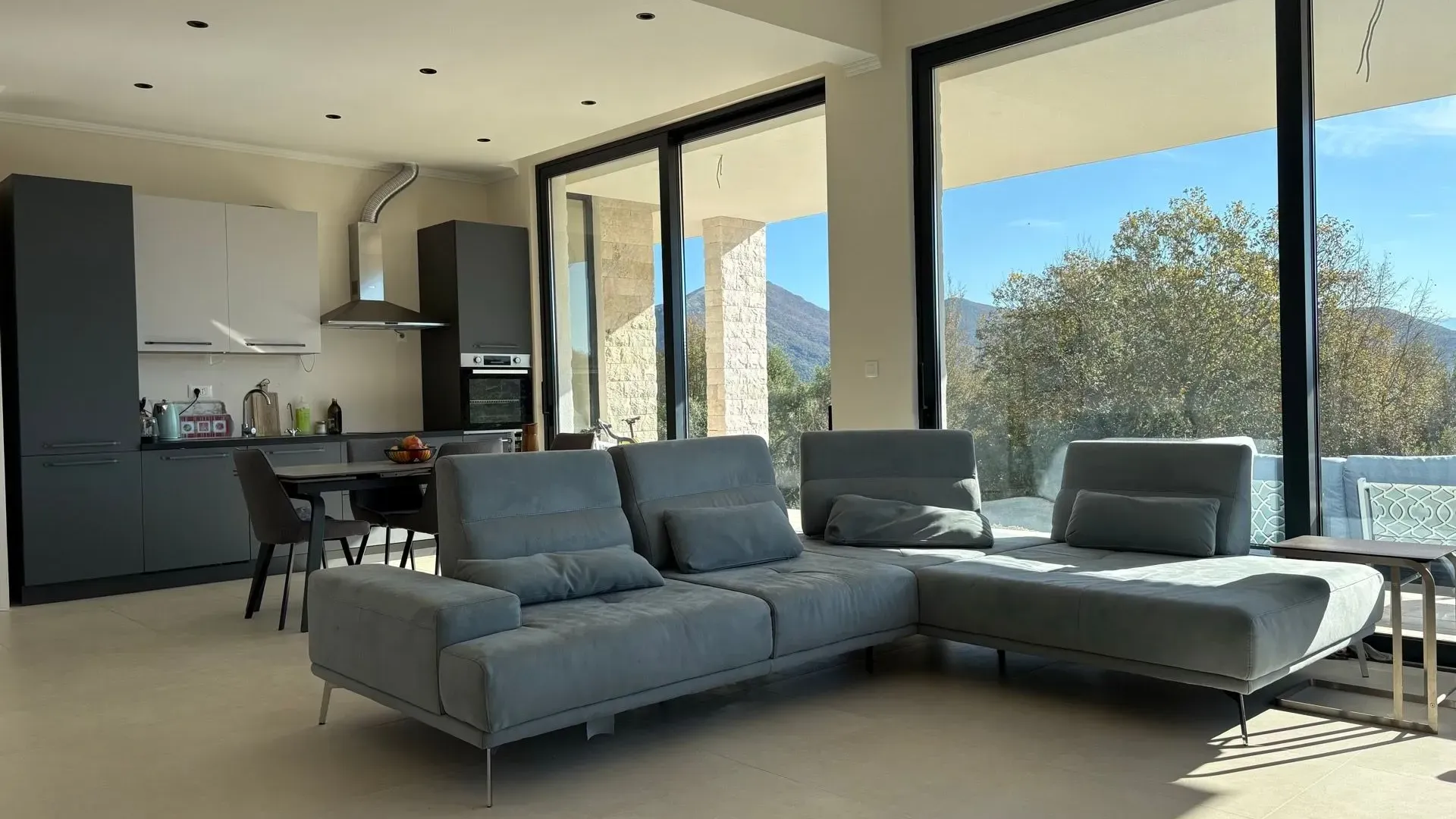 Prodaja, četvorosoban stan, 165m², Herceg Novi, Crna Gora