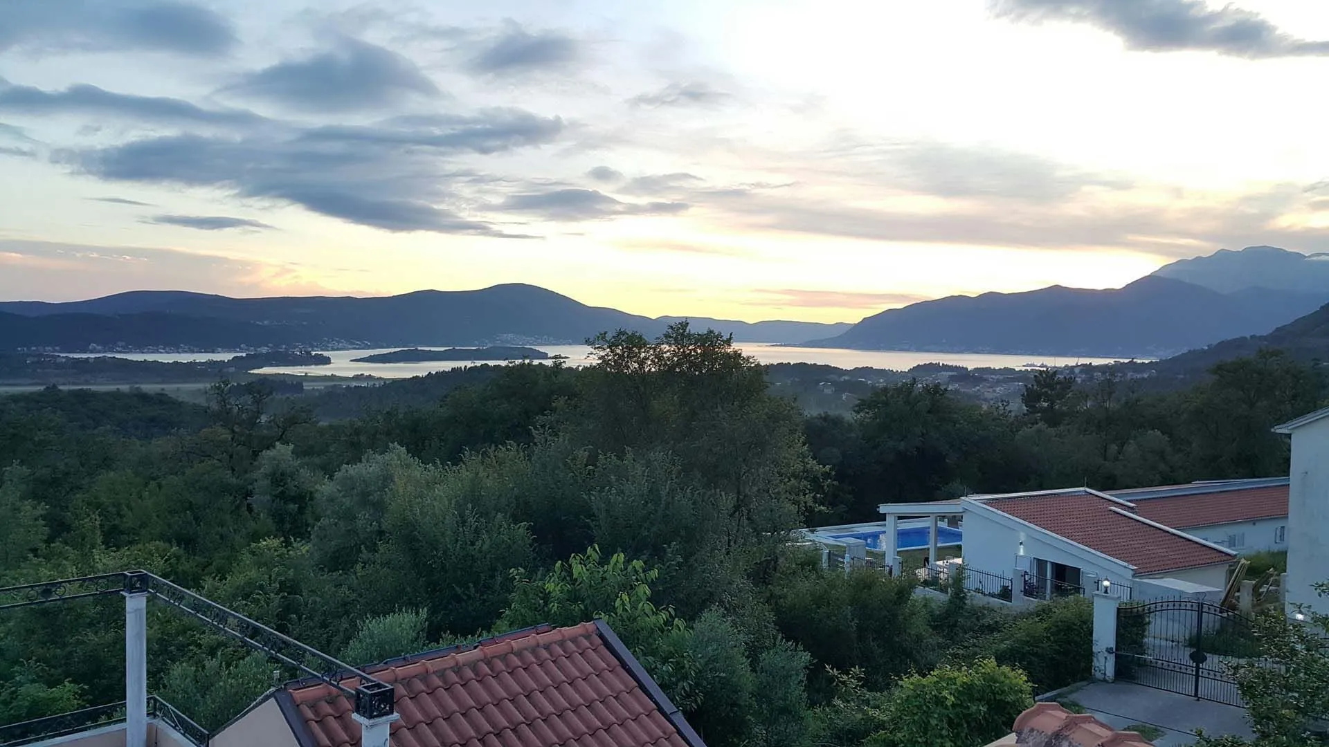Sale, house, 375m², Kavač, Kotor
