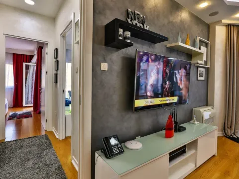 Rent, two bedroom apartment, 110m², Budva, Crna Gora - image 5