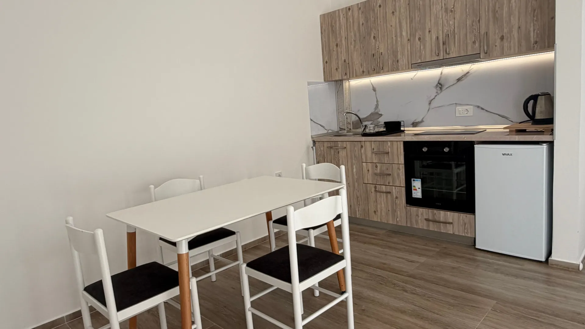 Izdavanje, jednosoban stan, 42m², Bonići, Tivat