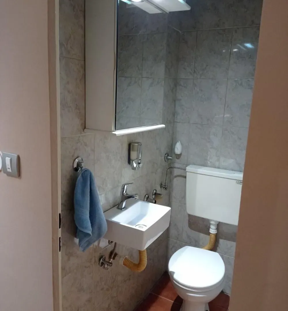 Izdavanje, trosoban stan, 75m², Žarkovo, Beograd