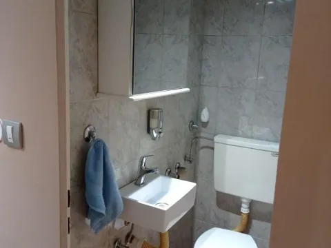 Izdavanje, trosoban stan, 75m², Žarkovo, Beograd - image 11