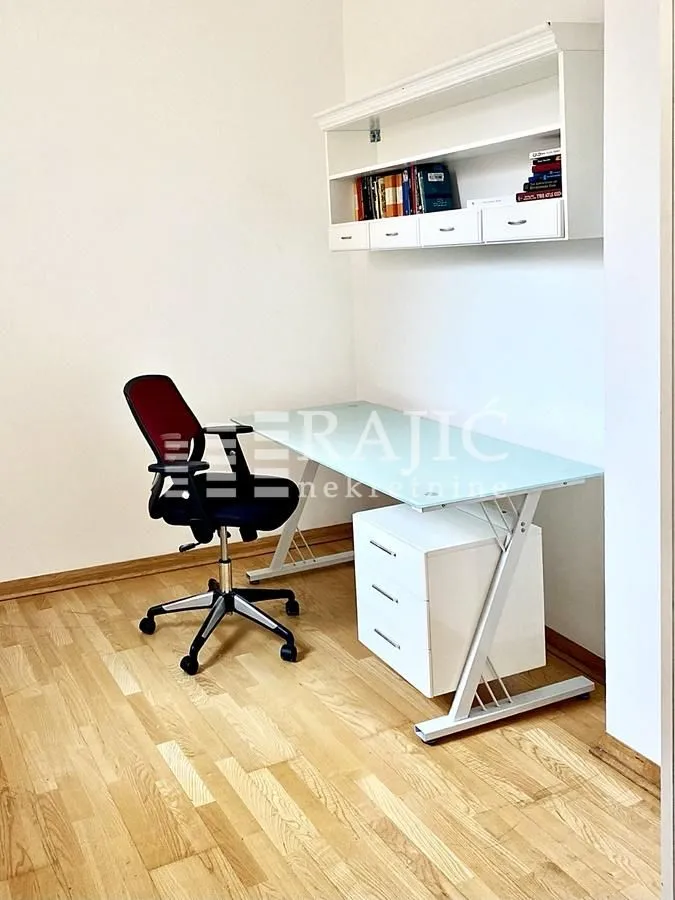 Rent, four bedroom apartment, 100m², Stari Grad, Beograd