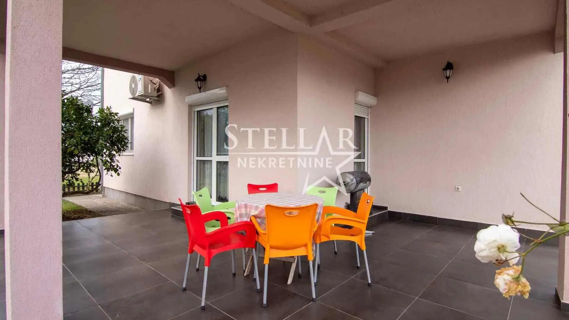 Rent, house, 300m², Donji Kokoti, Podgorica