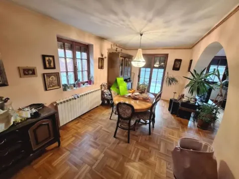 Izdavanje, kuća, 220m², Palilula, Niš - image 13