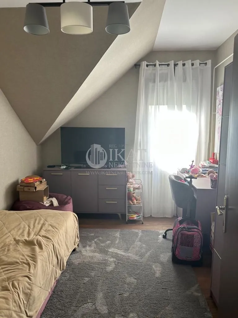 Sale, four bedroom apartment, 125m², Bežanija, Beograd