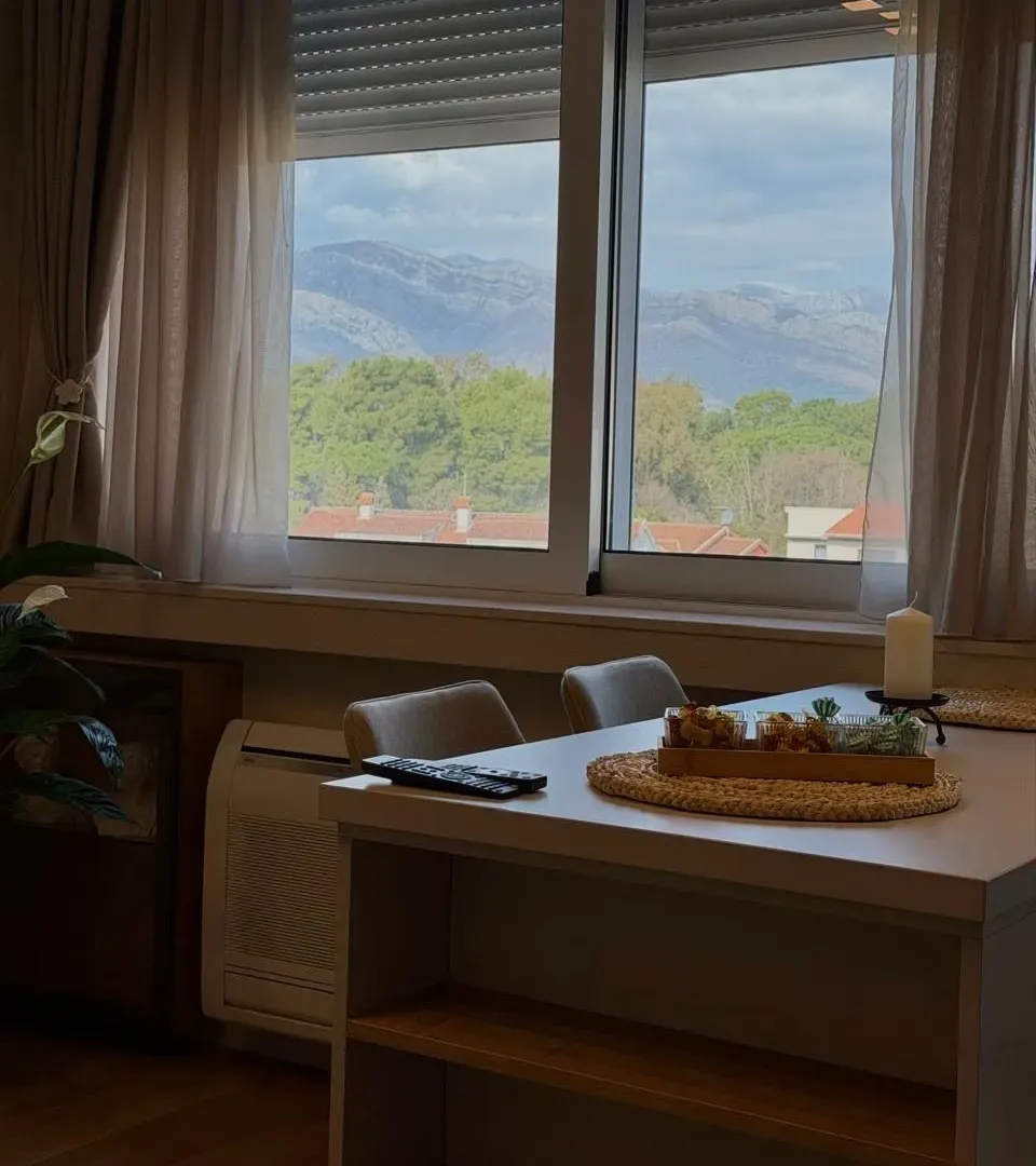 Izdavanje, jednosoban stan, 45m², Centar, Tivat