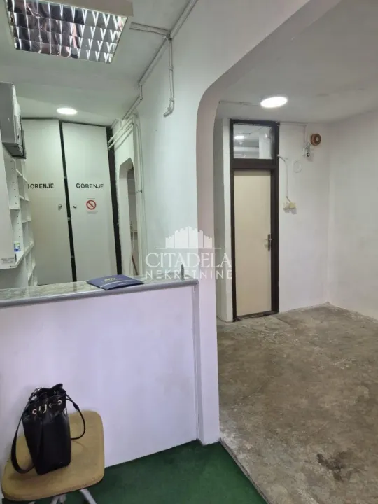 Rent, office space, 22m², Čukarica, Beograd