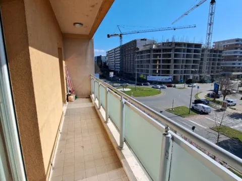 Izdavanje, jednosoban stan, 53m², City Kvart, Podgorica - image 13