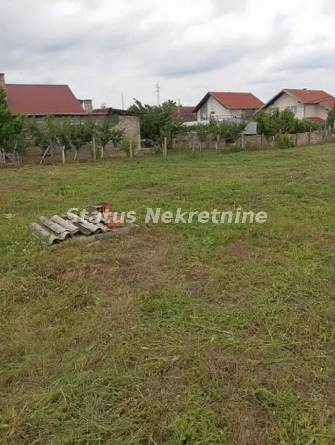 Izdavanje, plac, 880m², Veternik, Novi Sad Sve Podlokacije