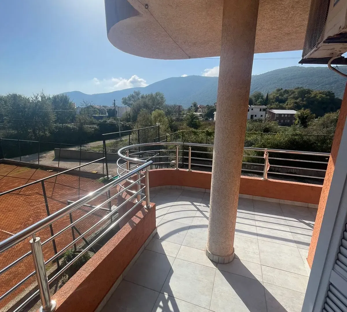 Prodaja, dvosoban stan, 85m², Lastva Grbaljska, Kotor
