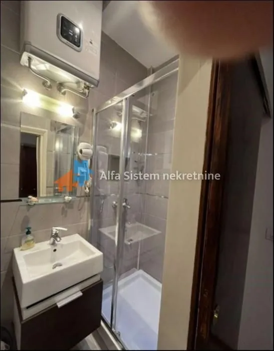 Izdavanje, trosoban stan, 120m², Stari Grad, Beograd
