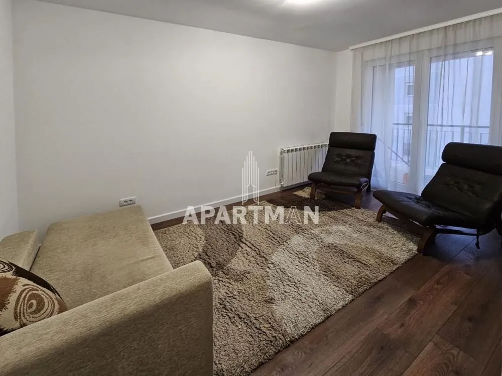 Izdavanje, trosoban stan, 80m², Vračar Sve Podlokacije, Beograd