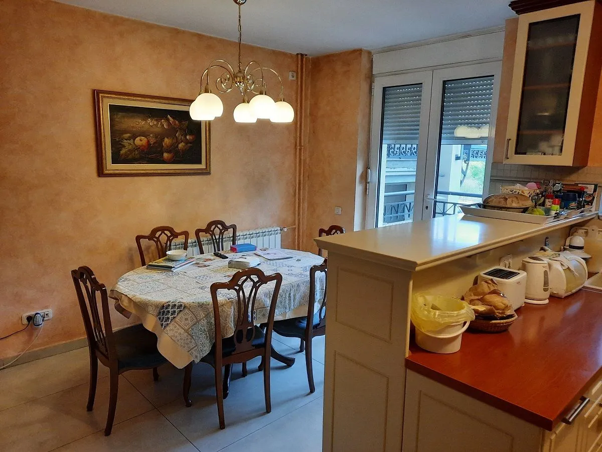 Prodaja, kuća, 350m², Bežanijska Kosa Sve Podlokacije, Beograd
