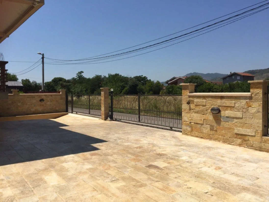 Rent, house, 320m², Gornja Gorica, Podgorica