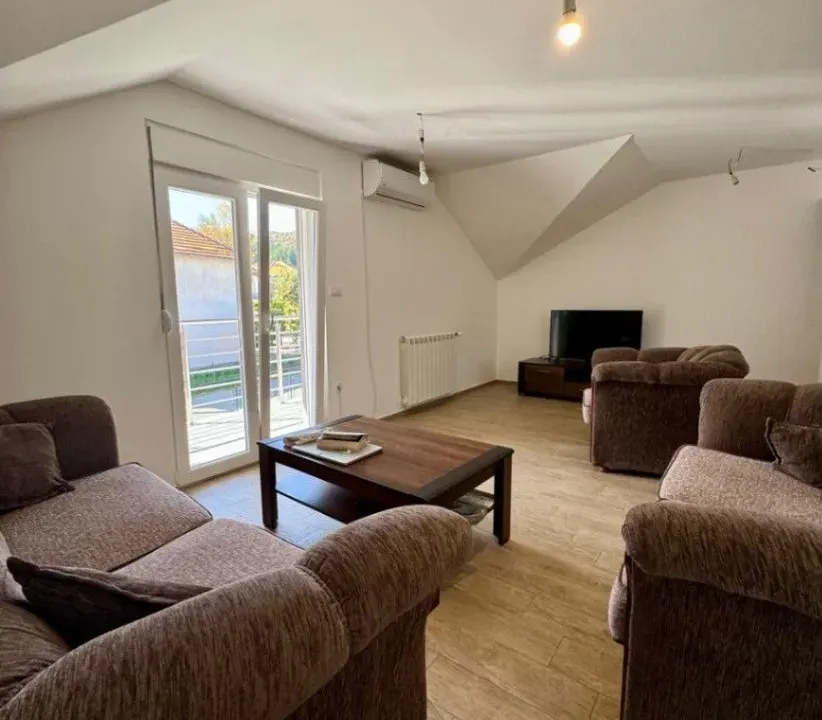 Rent, two bedroom apartment, 79m², Centar, Cetinje