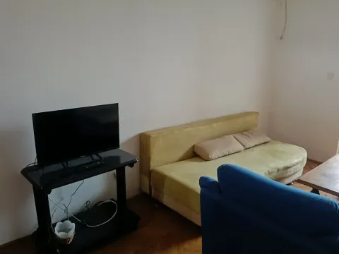 Rent, one bedroom apartment, 37m², Tološi, Podgorica - image 8