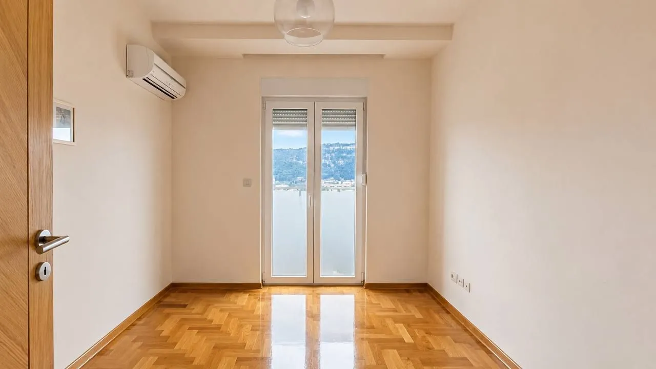 Sale, four bedroom apartment, 148m², Centar, Bar