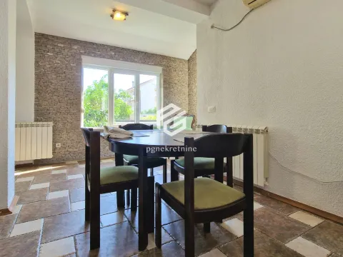 Izdavanje, kuća, 250m², Stari Aerodrom, Podgorica - image 9