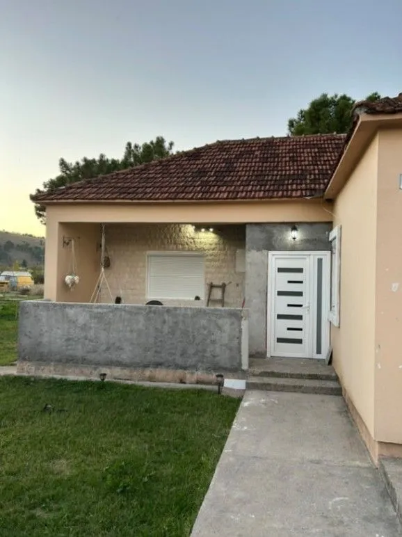 Izdavanje, kuća, 85m², Zagorič, Podgorica