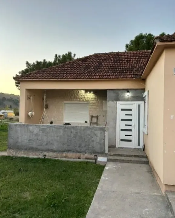 Izdavanje, kuća, 85m², Zagorič, Podgorica