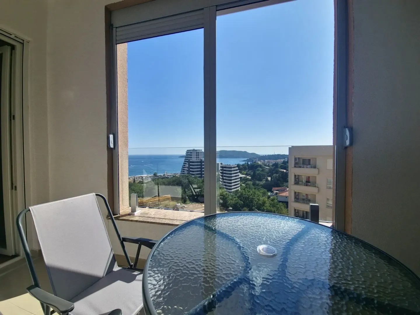 Rent, two bedroom apartment, 58m², Bečići, Budva