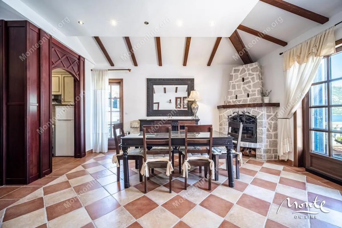 Prodaja, dvosoban stan, 92m², Kostanjica, Kotor